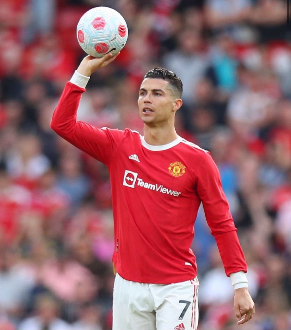 Cristiano Ronaldo announces he is back with Manchester United